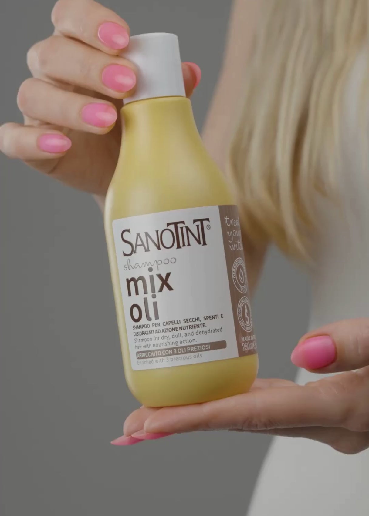 Carica il video: 